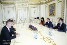 Премьер-министр провел прощальную встречу с Чрезвычайным и полномочным послом Беларуси в Армении