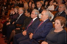 Президент присутствовал на концерте Шарля Азнавура 