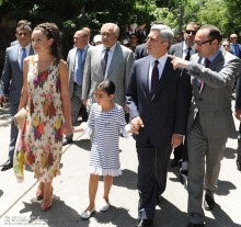 Президент Серж Саргсян с дочерью и внучкой посетил Ереванский зоологический сад