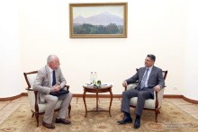 Премьер-министр имел прощальную встречу с послом Литвы в Армении