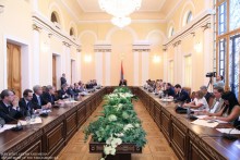 Председатель НС О.Абраамян принял аккредитованных в ОБСЕ послов