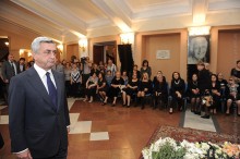 President Serzh Sargsyan paid the last tribute to the great master of the Armenian music art Edward Mirzoyan