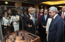 Президент Серж Саргсян посетил открывшуюся в Ереване выставку ювелирных изделий