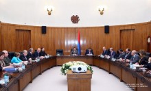 Премьер-министр Армении: образовательные программы для военнослужащих и детей из необеспеченных семей будут продолжены