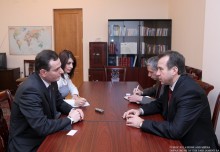 Председатель Постоянной комисссии НС по внешним сношениям встретился с послом Беларуси в РА