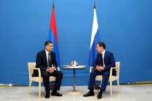 Состоялся телефонный разговор Премьер-министра Тиграна Саркисяна с Премьер-министром РФ Дмитрием Медведевым