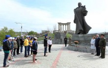 Yerevan schoolchildren visited the monuments to the people after whom their schools are named