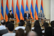 PRESIDENT SERZH SARGSYAN MET WITH THE FELLOWS OF THE LUYS FOUNDATION