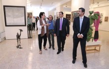 Taron Margaryan got acquainted with the works displayed at the exhibition titled “From East to West: Armenian artists from Modern to Postmodern”