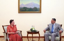 PM Receives Outgoing Romanian Ambassador
