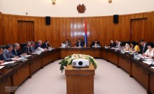 У Премьер-министра проходят обсуждения предварительного варианта проекта госбюджета Республики Армения на 2014 год
