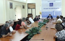 A meeting-discussion with the residents of the 4th grade emergency rate building at Artsakh 4th lane has been held in the City Hall  