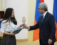 PRESIDENT RECEIVED SCHOOLCHILDREN AND STUDENTS – RECIPIENTS OF THE RA PRESIDENTIAL AWARD IN THE AREA OF INFORMATION TECHNOLOGIES FOR 2013