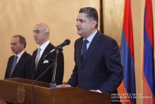 PM Congratulates Armenian Jewelers On Professional Holiday