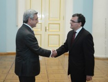 THE NEWLY APPOINTED AMBASSADOR OF URUGUAY TO ARMENIA PRESENTED HIS CREDENTIALS TO SERZH SARGSYAN