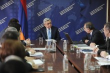PRESIDENT SERZH SARGSYAN CONDUCTED A MEETING AT THE MINISTRY OF ECONOMY