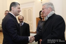 PM Welcomes Renowned Violinist Pinchas Zukermann