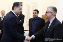 Tigran Sargsyan Welcomes Credit Agricole Bank Deputy Director General