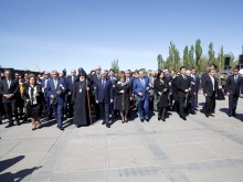 President Serzh Sargsyan paid tribute to memory of Armenian Genocide victims at Tsitsernakaberd