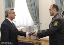 Serzh Sargsyan awarded a group of the RA Police Force members with high state distinctions and ranks