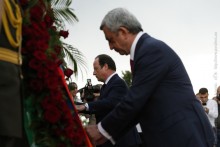 President Serzh Sargsyan and French President Francois Hollande laid wreath at memorial to Armenian Genocide victims