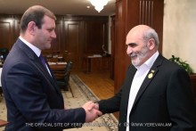 Mayor Taron Margaryan awarded the RA Honorary Artist Michael Poghosyan with Yerevan Mayor's Gold Medal