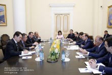 Prime Minister Reviews Upcoming Projects With EBRD