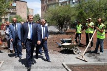 In Nor Nork district Yerevan Mayor Taron Margaryan watched the process of improvement of a garden carried our within “Beautiful Yerevan” program