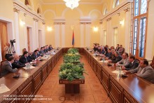 RA NA President Meets with the Participants of the Armenia-Diaspora Conference