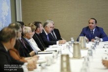PM Meets Armenian Community Representatives in Washington